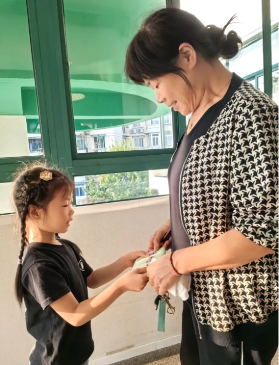 【美趣·时刻】萌娃庆重阳，同乐传递爱——杭州市德胜东村幼儿园重阳节活动